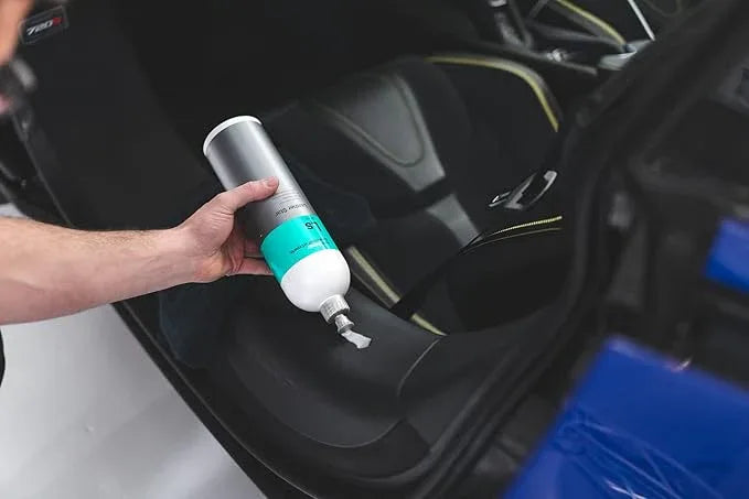 KOCHCHEMIE - Leather Star - Deep Cleaner for Leather; Revitalizes, Preserves, and Protects; Pleasant Fragrance, Color Intensifying Appearance, Supple Soft Feel; Non-Slippery Formula (1 Liter) - NeatNest
